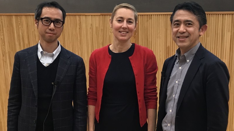 Catarina Rindi flanked by two additional male presenters in Toyko